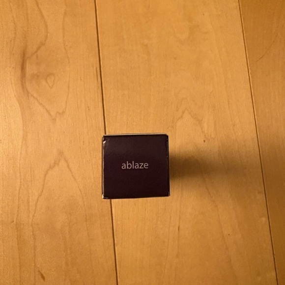 Tarte Shape Tape Glow Wand Highlighter in Ablaze - Picture 6 of 10